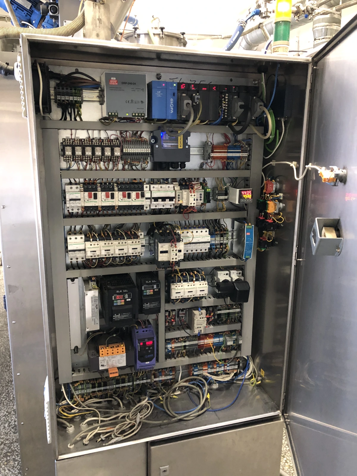 PLC, drive and protection in the machine cabinet